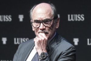 Anche l’ex super pm tiene famiglia. Imbarazzo a 5 stelle
