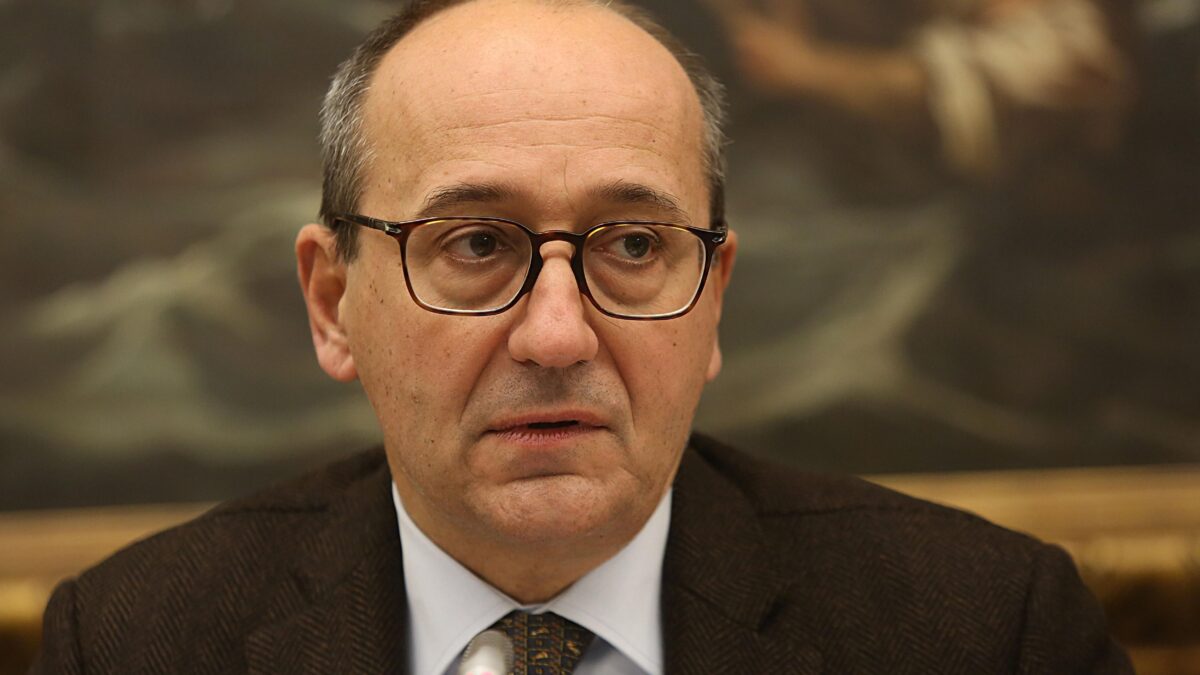Alberto Bagnai: «Meglio fare altro debito ora o sborseremo 100 miliardi»