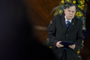 Centro anti pandemie, il governo piazza i suoi