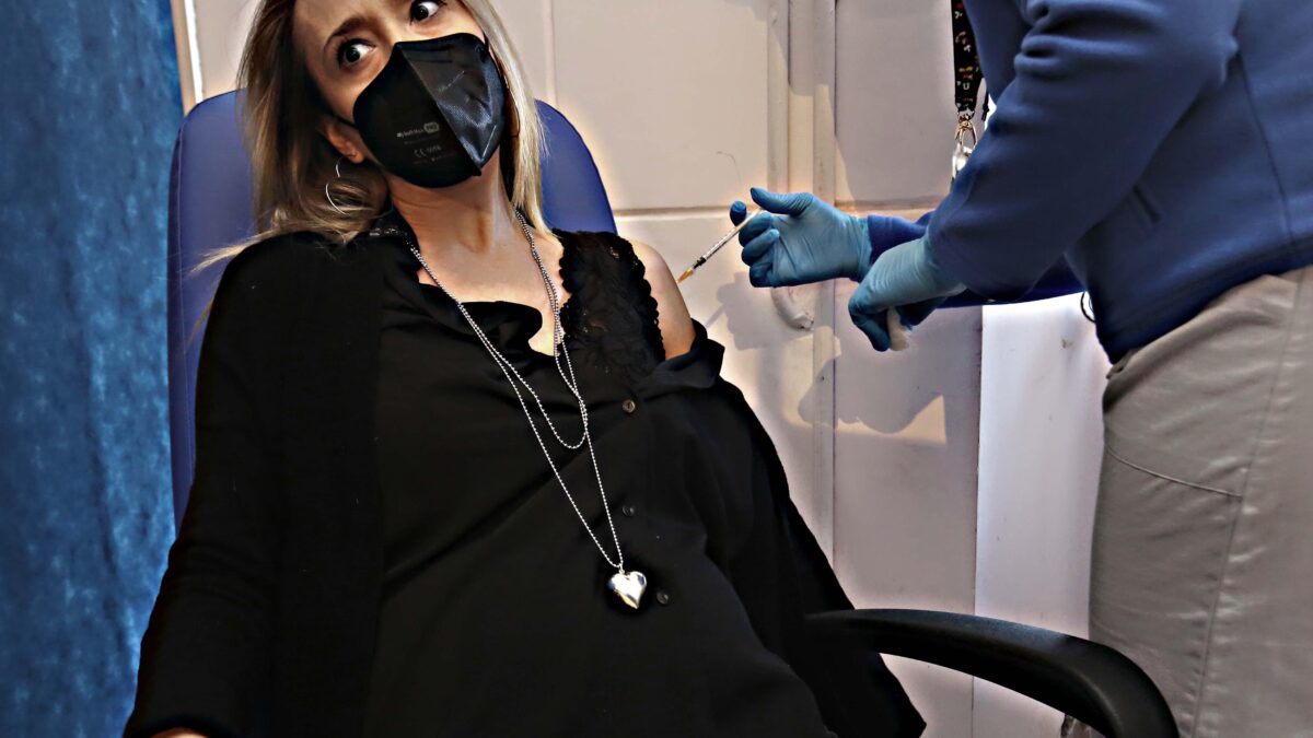 «Crollano le nascite in 18 Paesi europei. È l’effetto vaccino?»