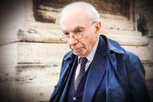 La ricetta horror di Amato per imporci i sacrifici: la dittatura degli scienziati