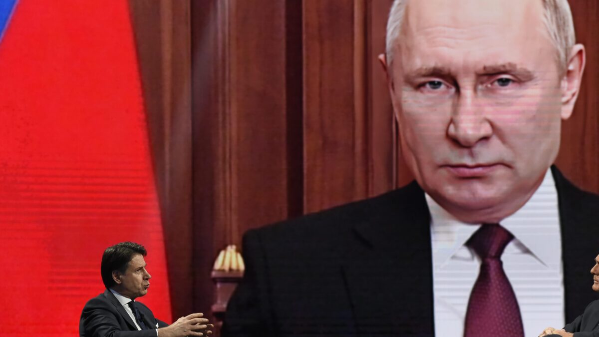 Letta si gioca persino la carta Putin. «Se qui vince la destra lui festeggia»