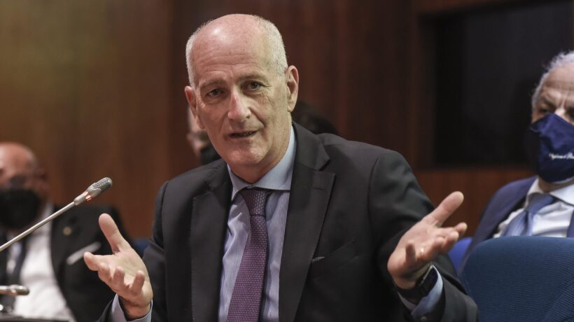 Svolta nei servizi: più forti all’estero e attacchi cyber