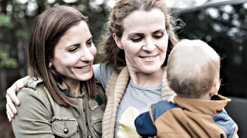 I giudici aprono alle adozioni per coppie gay