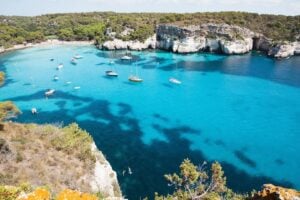 Alla scoperta di Minorca tra spiagge cristalline e natura selvaggia