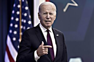 Biden accusa di estremismo la destra mentre i dem attaccano le istituzioni