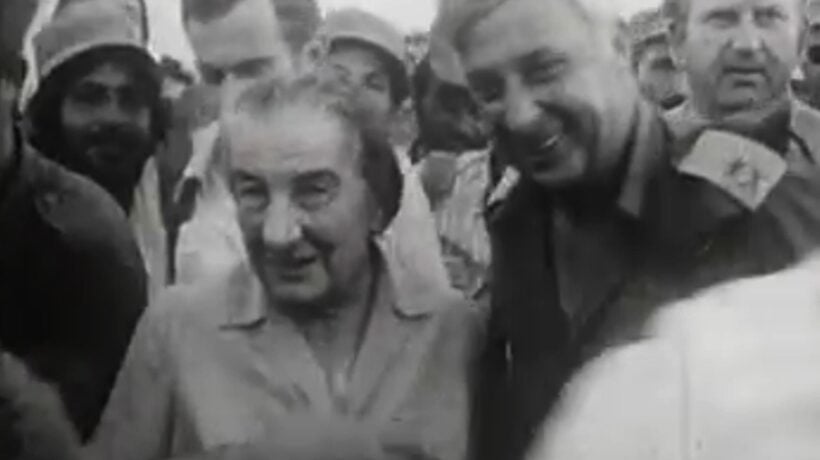 Golda Meir e Ariel Sharon nel 1973 (Ansa)