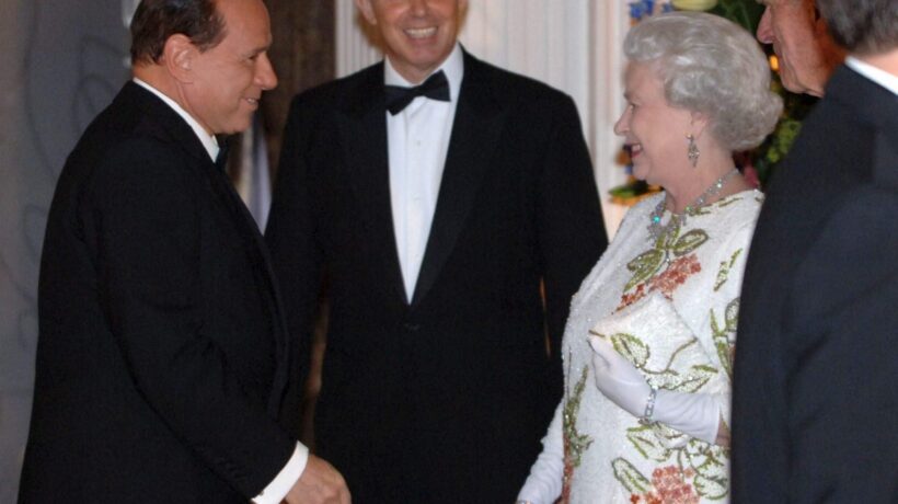 Con Berlusconi e Blair (Ansa)