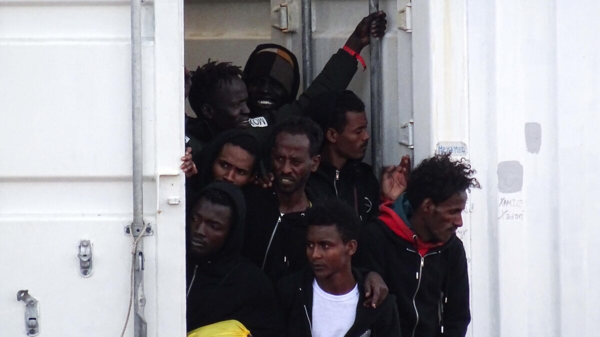 Sicilia piena, gli immigrati scaricati in Puglia