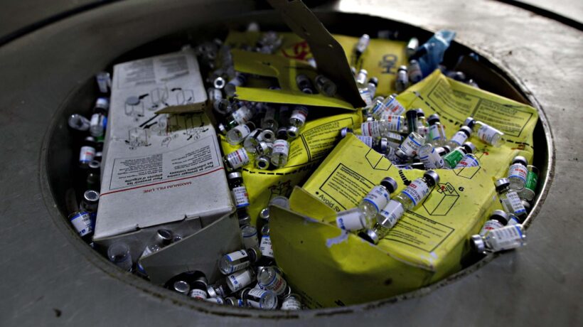 Le dosi in scadenza a quota 28 milioni. Rischiano di finire tutte in discarica