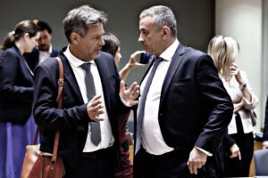 L’Ue divisa sul tetto al prezzo del gas si accorda su altre dosi di austerity
