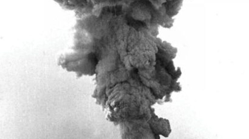 L'esplosione della corazzata «Roma» fotografata da un ricognitore americano (Ansa)