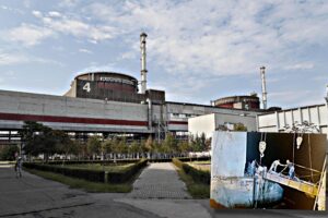 I russi in ritirata fanno saltare una diga