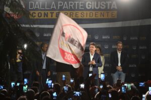 Conte a caccia di voti fa la piroetta sul vaccino coatto