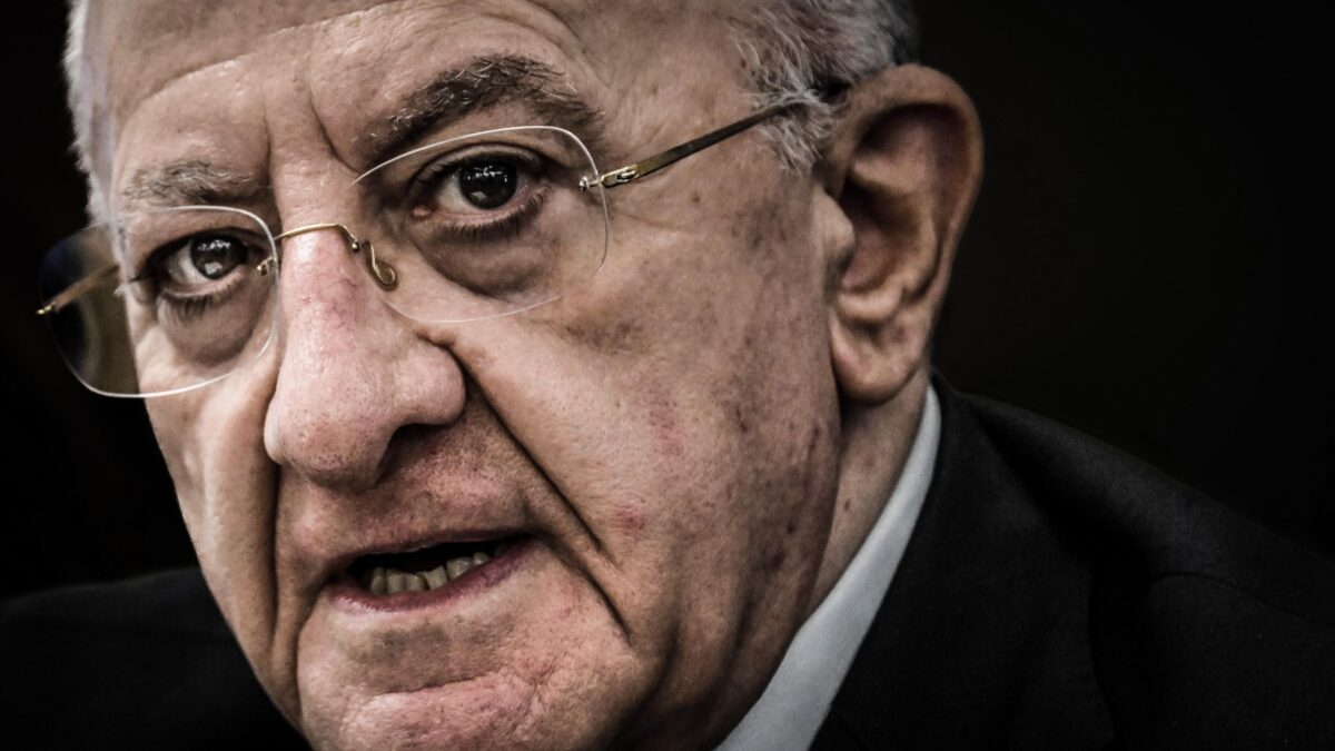 De Luca, l’ultima sparata: diventare segretario del Pd. «Basta con questi fighetti»