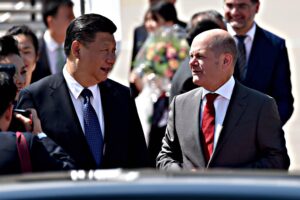 La Cina umilia Scholz sui porti per prendersi anche i microchip