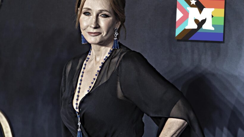 Rowling frusta l’ente per bimbi trans: «Ci lavorava il paladino dei pedofili»