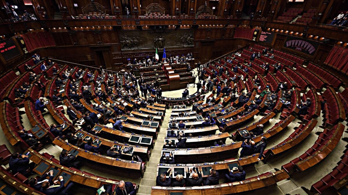 Camera, primo pasticcio le commissioni