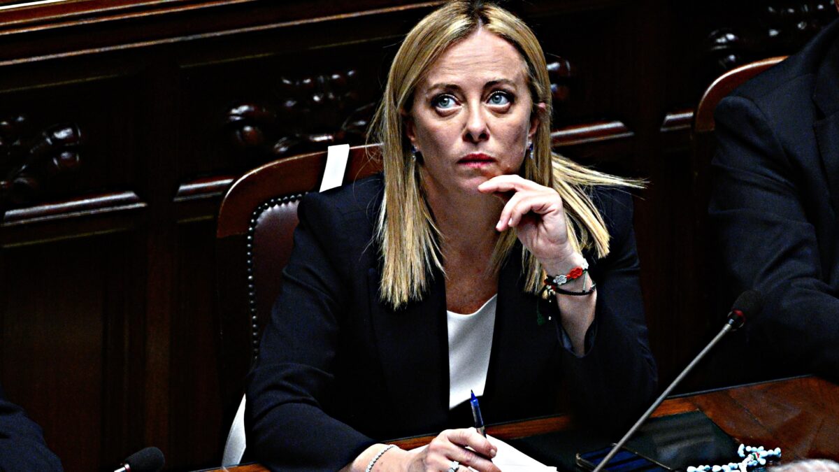 La sua destra libera