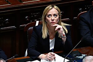 La sua destra libera