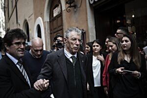 Bossi delude i gufi: lavorerà per il Nord ma non contro la Lega di Salvini