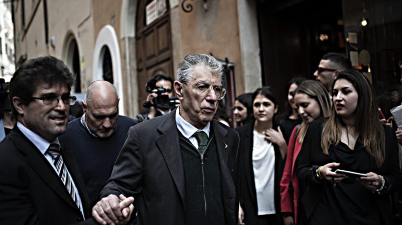 Bossi delude i gufi: lavorerà per il Nord ma non contro la Lega di Salvini