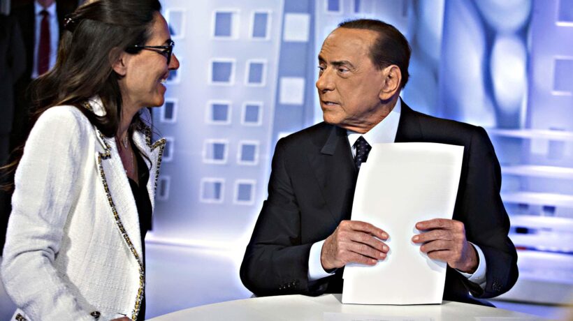 Il Cav dà i senatori alla Ronzulli. Poi scatena il caos parlando di Putin