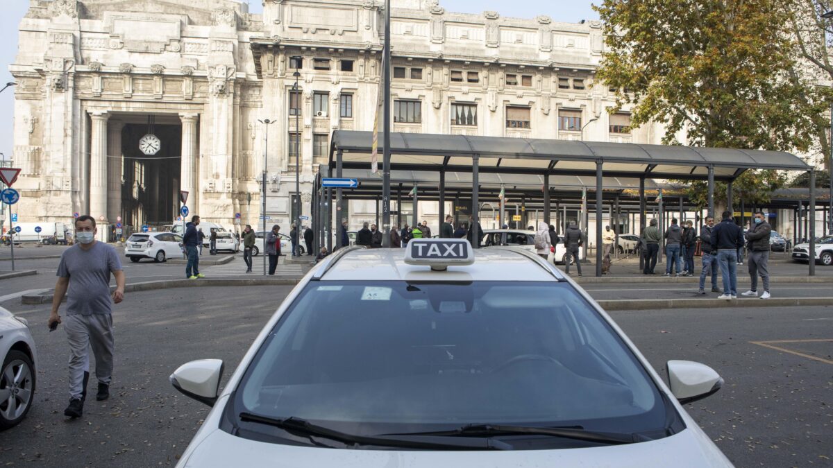 Taxi contro Sala: meno clienti e più rischi