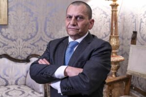 «Esperimenti sui virus da vietare. L’Italia promuova una moratoria»