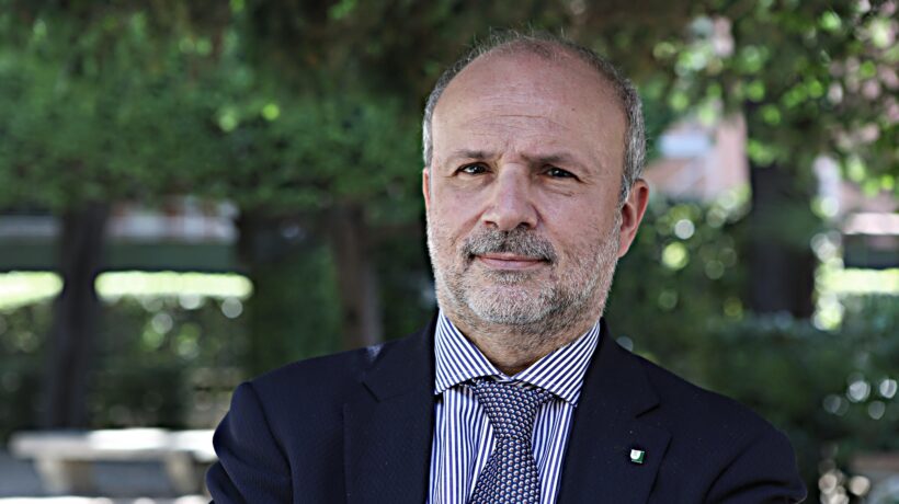 Ancora silenzio sui sanitari sospesi. E finalmente si sveglia il sindacato