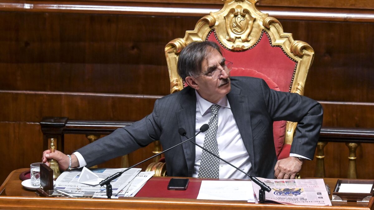Insulti e stelle delle Br per La Russa. Però il Pd accusa il… centrodestra
