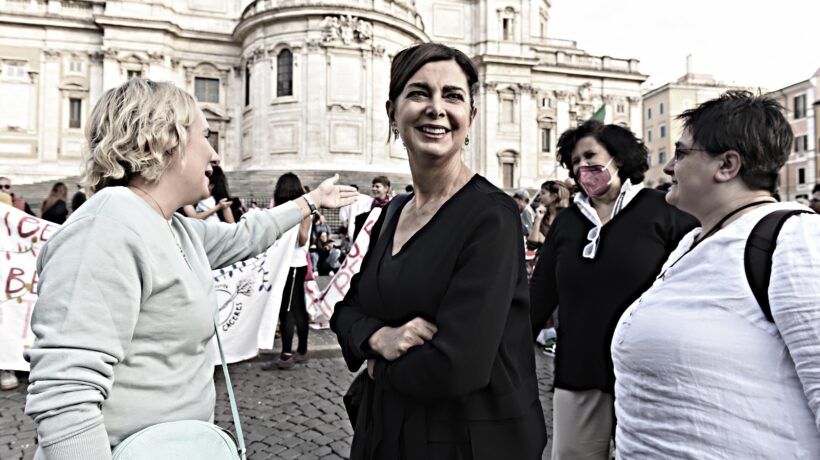 Le femministe danno di matto pure sul nome