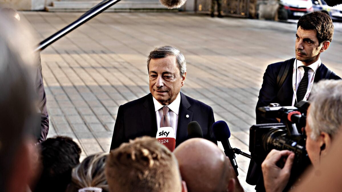 Draghi fa l’opossum e snobba il Parlamento