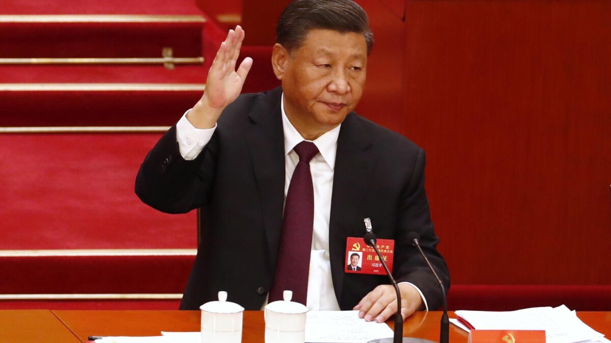 Il mandato eterno di Xi Jinping inizia tra epurazioni e minacce a Taiwan