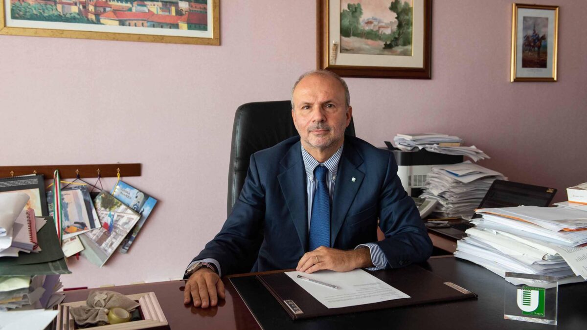 Sul virus il governo svolta: reintegro dei sanitari sospesi e sanzioni annullate