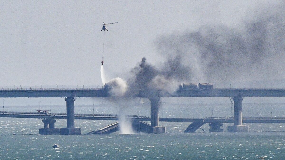 Attaccato il ponte tra Crimea e Russia. Almeno tre morti
