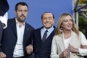 Una sanità di destra e per la libertà può sconfiggere la follia biopolitica