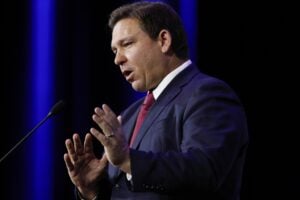 La Florida difende i minori dalle operazioni transgender e dai vaccini Covid forzati