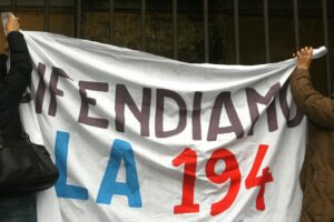 La Costituzione tutela la salute ma non «blinda» il diritto all’aborto