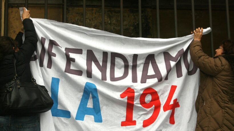 La Costituzione tutela la salute ma non «blinda» il diritto all’aborto