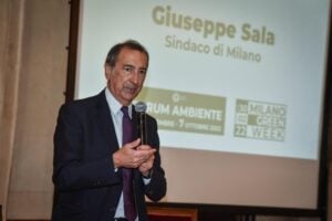 Beppe Sala crede di vivere a Gotham. I ricchi in centro, gli altri nascosti