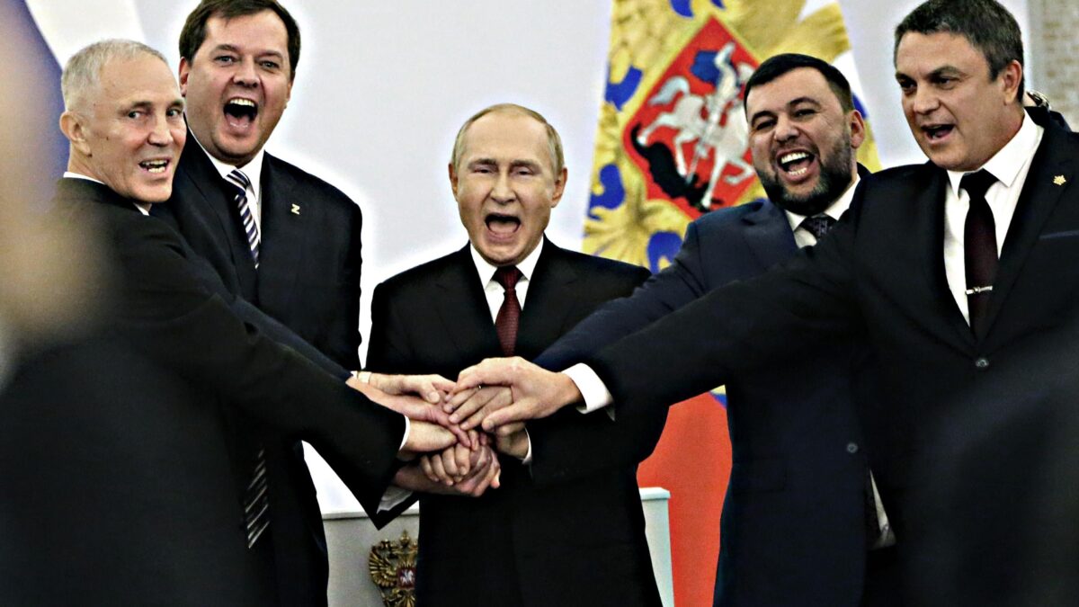 Putin smembra l’Ucraina, poi offre la tregua