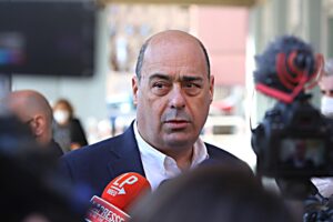 Così i soldi pubblici gettati via da Zingaretti sarebbero stati riciclati  da una Cazzaro