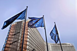 Rispunta il price cap ma è mezzo fasullo. L’Europa si accorda solo sul petrolio