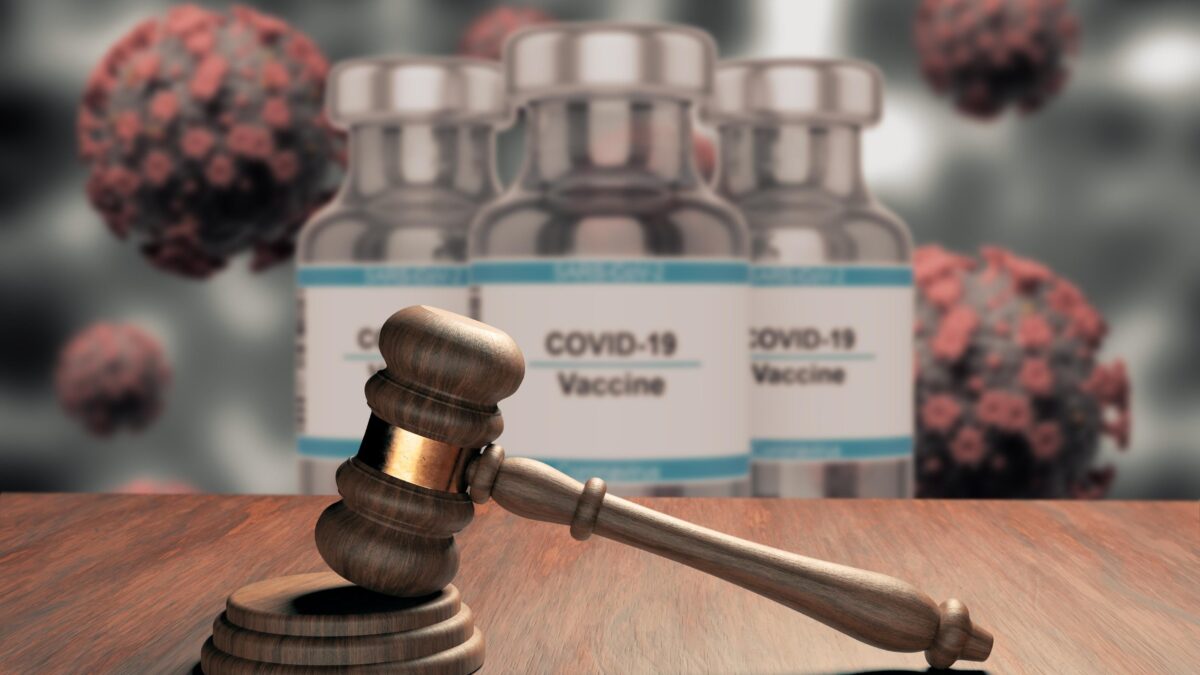 Giustizia schizofrenica sul vaccino: stesso giudice, due sentenze opposte