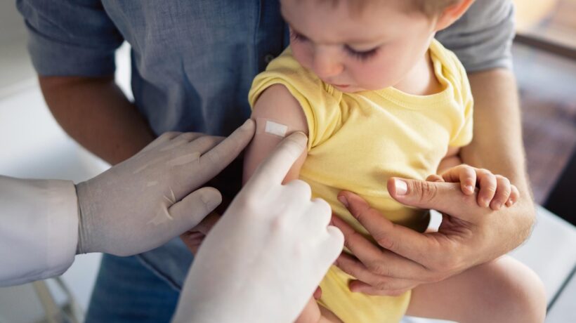 Cade l’ultimo spauracchio per vaccinare i bimbi