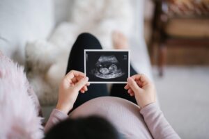 Per i cattolici la legge 194 è un bivio: rassegnarsi all’aborto o combatterlo