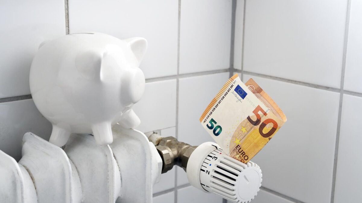 Per darci la colpa del caro bollette ecco il rap sul risparmio energetico
