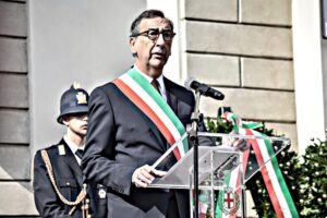 La distanza fra il sindaco e la realtà: fa ordinanze che creano disoccupati