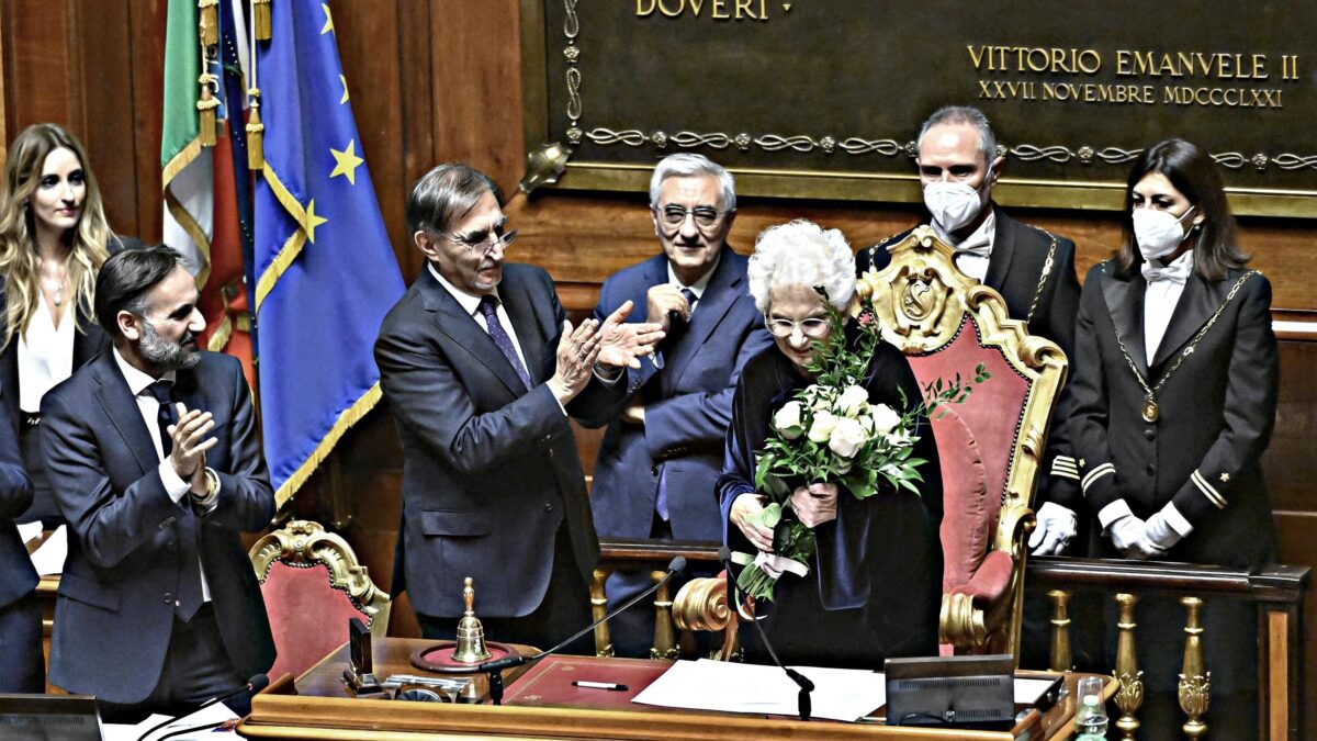 La Segre si allarga. Il suo discorso è un comizio politico